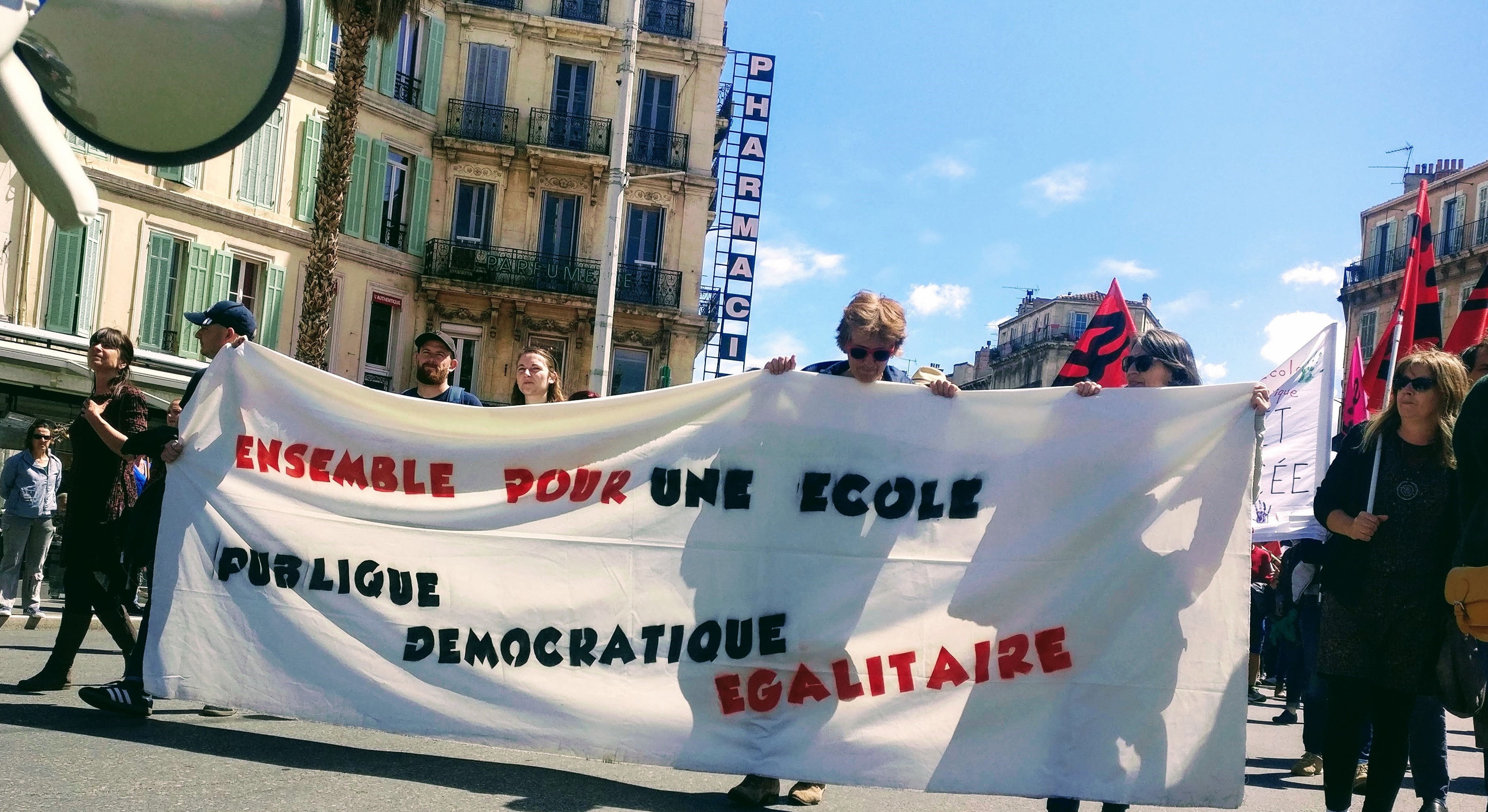 manif educ ecole publique democratique egalitaire